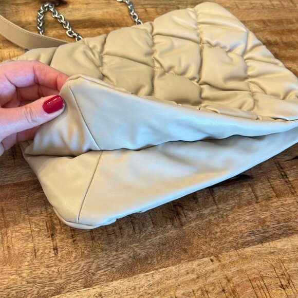H&M NWOT Vegan Leather Quilted Cream Chain Bag - Picture 5 of 9